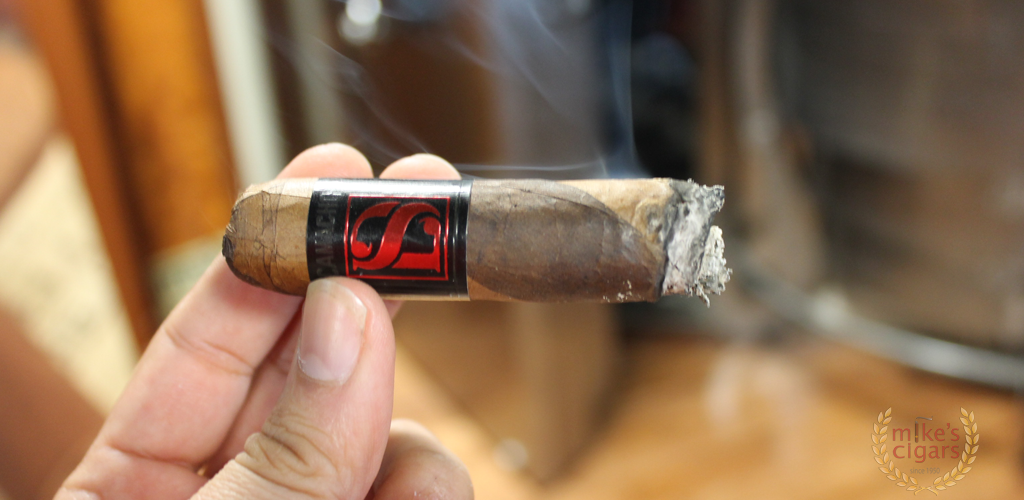 Camacho-Double-Shock-Limited-Edition-Toro-second-half