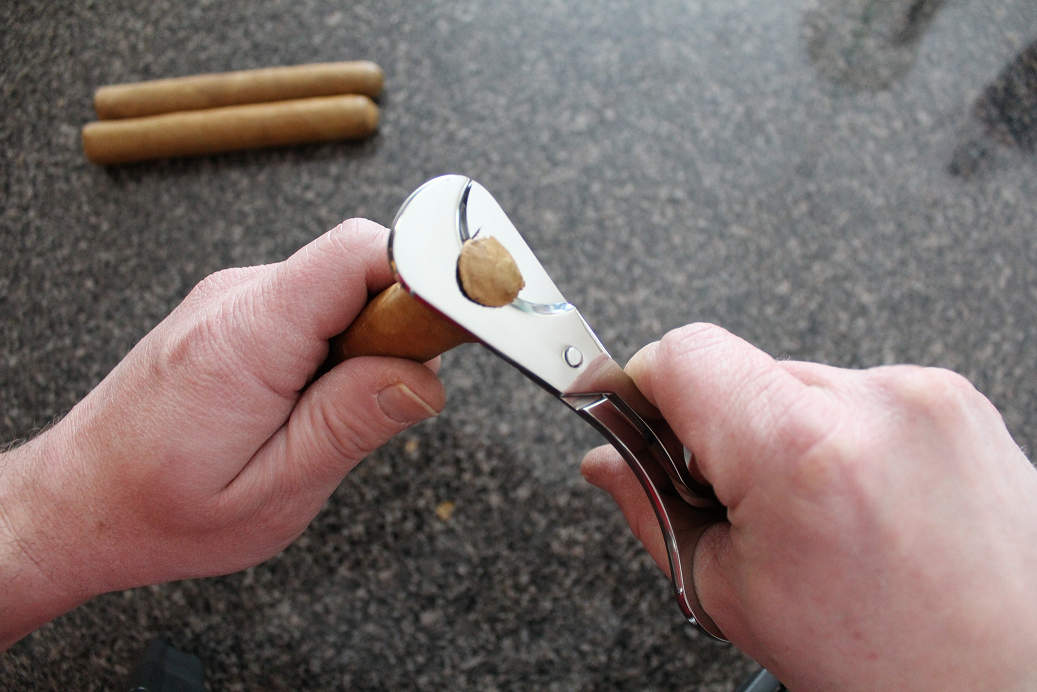 cigar-scissors-step-4