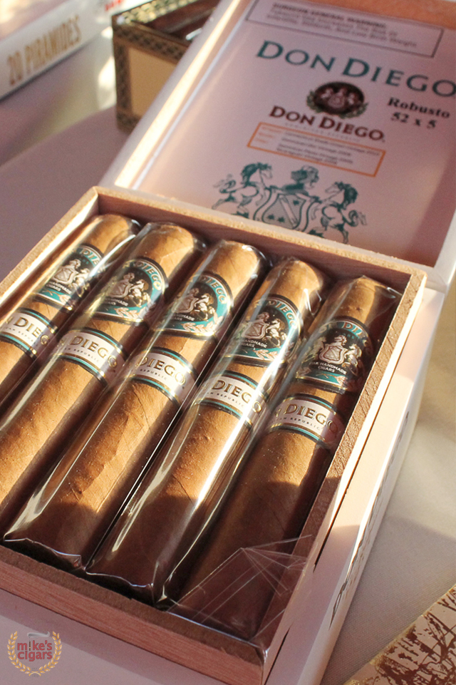 don-diego-robusto-cigar-box-open