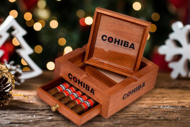 Gift for Blog Cohiba Wood Ashtray with Cigars 640x428 1