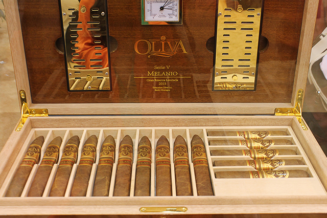 IPCPR-2015-oliva-cigars-box