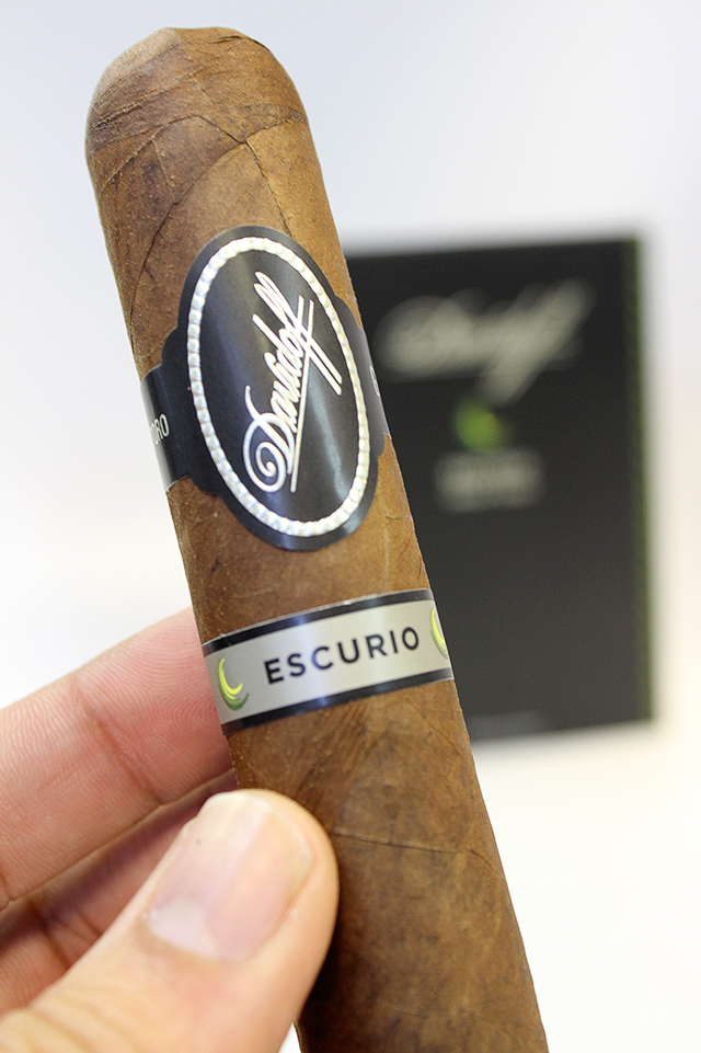 davidoff-escurio-cigar-close