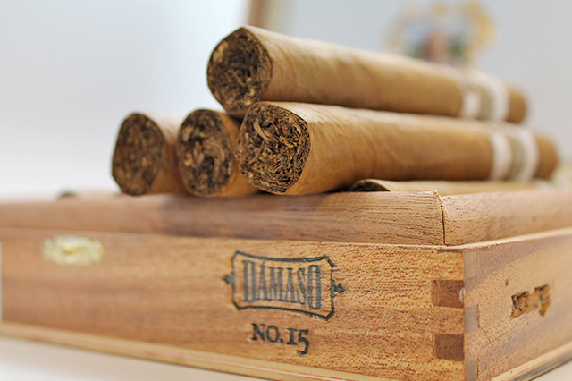 padron-damaso-cigar-4-sticks