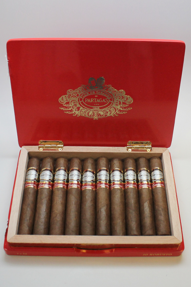 partagas-aniversario-cigar-robusto-box-open