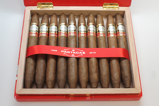 partagas-aniversario-cigar-salamone-box-closer