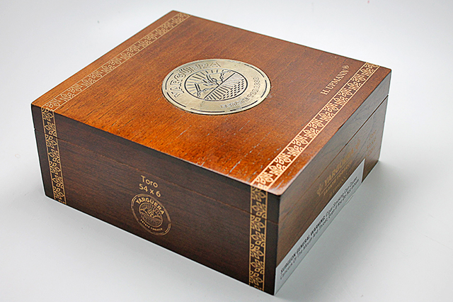 yarguera-estate-tobacco-h-upmann-box-closed