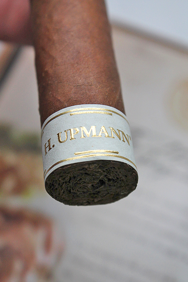 yarguera-estate-tobacco-h-upmann-foot